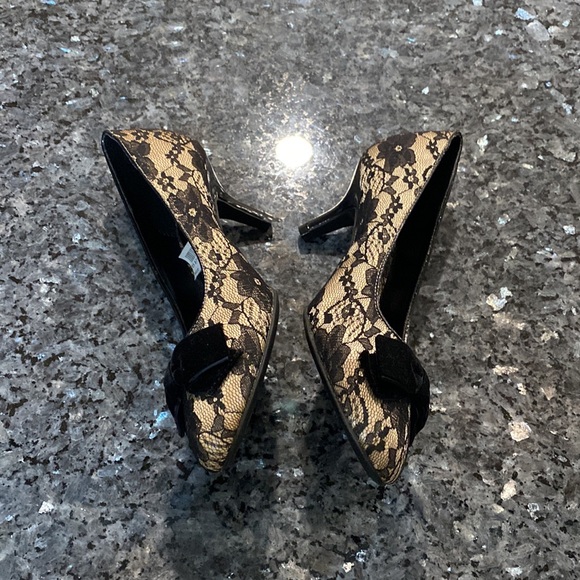 NWOT Fioni Womens Floral Lace low kitten round toe heels | Size 7 1/2 W - Picture 3 of 10